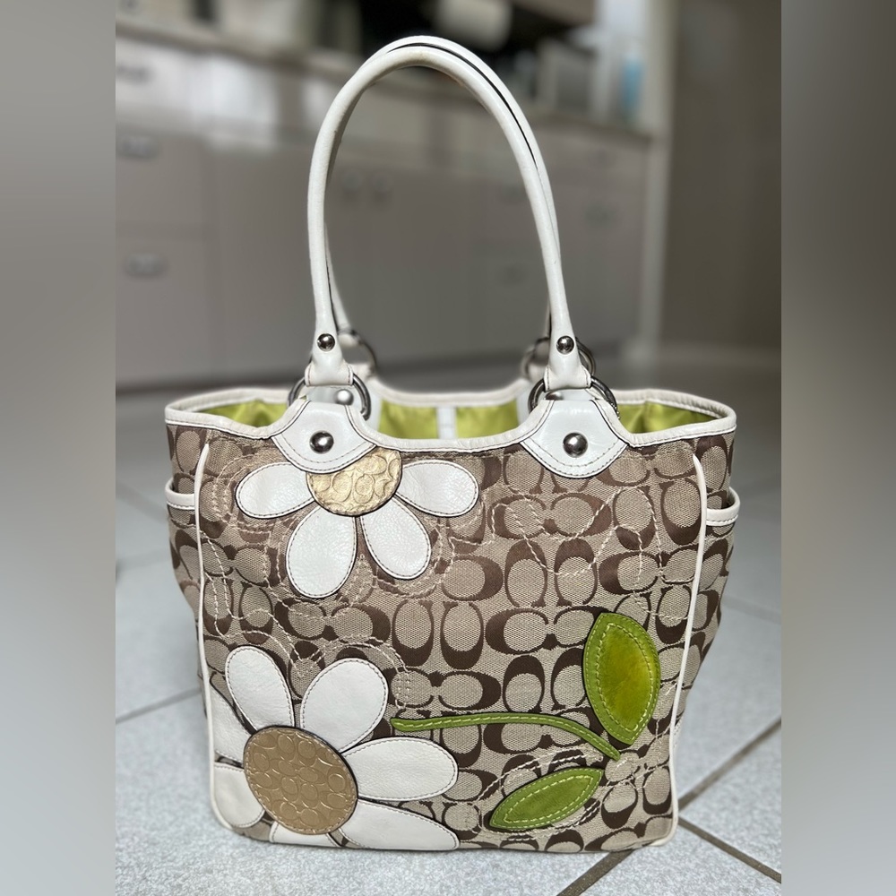 Coach 09, F14724 Signature Daisy Bleecker Tote!